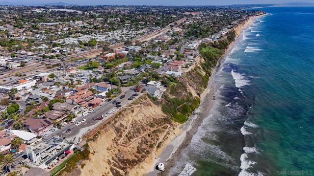 674 Caylpso Pl, Encinitas CA: https://media.crmls.org/mediaz/fdfdb736-f1b7-4be7-bb1c-d35324169084.jpg