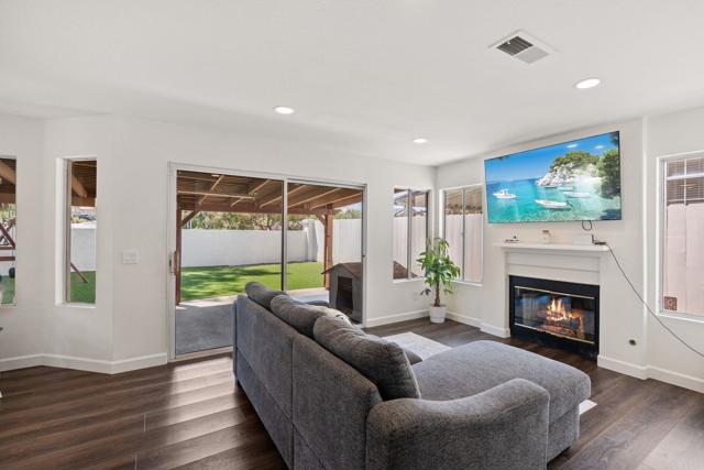 Detail Gallery Image 19 of 43 For 1378 Corte Lira, San Marcos,  CA 92069 - 4 Beds | 3 Baths