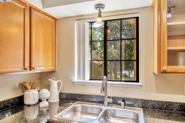 383 Eastridge Dr, San Ramon CA: https://media.crmls.org/mediaz/fdffcb12-7df9-4f6c-a4e1-ed444ec84f2a.jpg