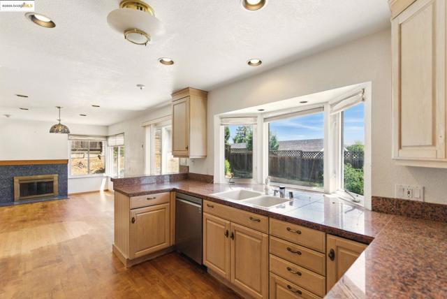 6223 Valroy Dr, San Jose CA: https://media.crmls.org/mediaz/fdffe7cd-9d53-48c9-bab2-1ea3605fcbcd.jpg