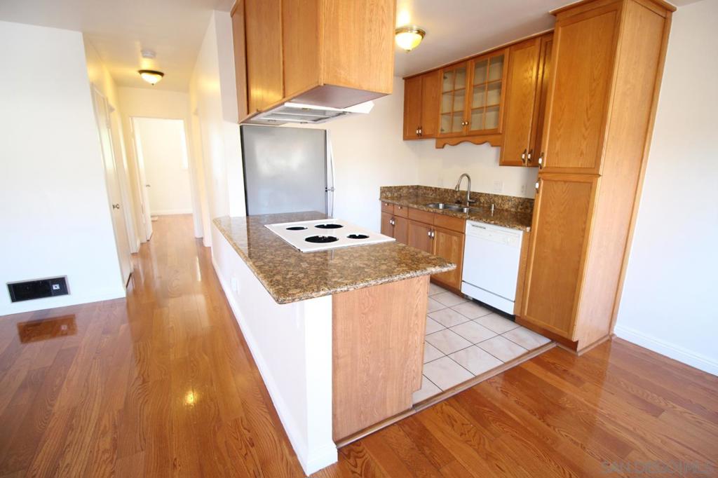 9516 Carroll Canyon Rd - photo 4