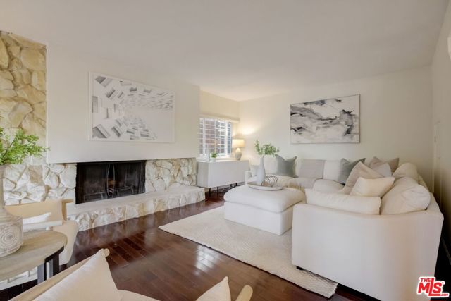 4990 Llano Drive, Woodland Hills CA: https://media.crmls.org/mediaz/fe0087a3-5a5c-4b63-905e-49bdb0ea48d9.jpg