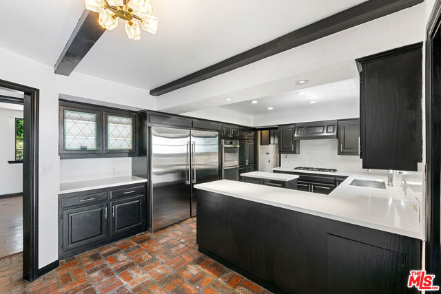 29528 Harvester Road, Malibu CA: https://media.crmls.org/mediaz/fe00b1a8-3d8d-402f-b13f-6c27ba85d710.jpg