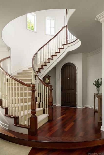 5480 Valerio Trl, San Diego CA: https://media.crmls.org/mediaz/fe00bce7-ab47-439c-bffc-706c29c7df1a.jpg