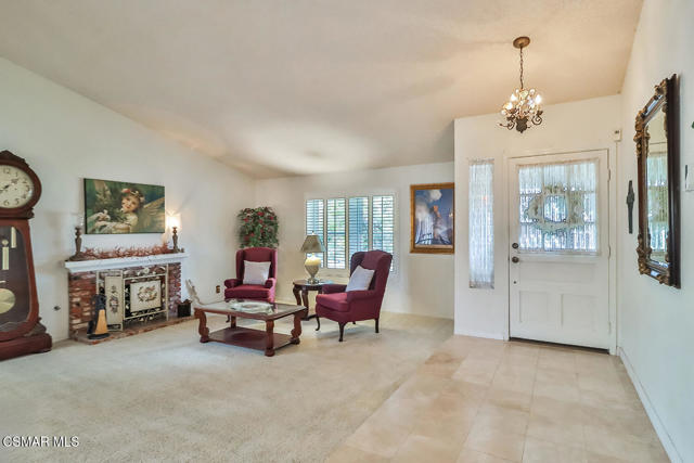 3616 Pebble Place, Newbury Park CA: https://media.crmls.org/mediaz/fe01740e-d553-416a-9424-8c85c4f7452c.jpg