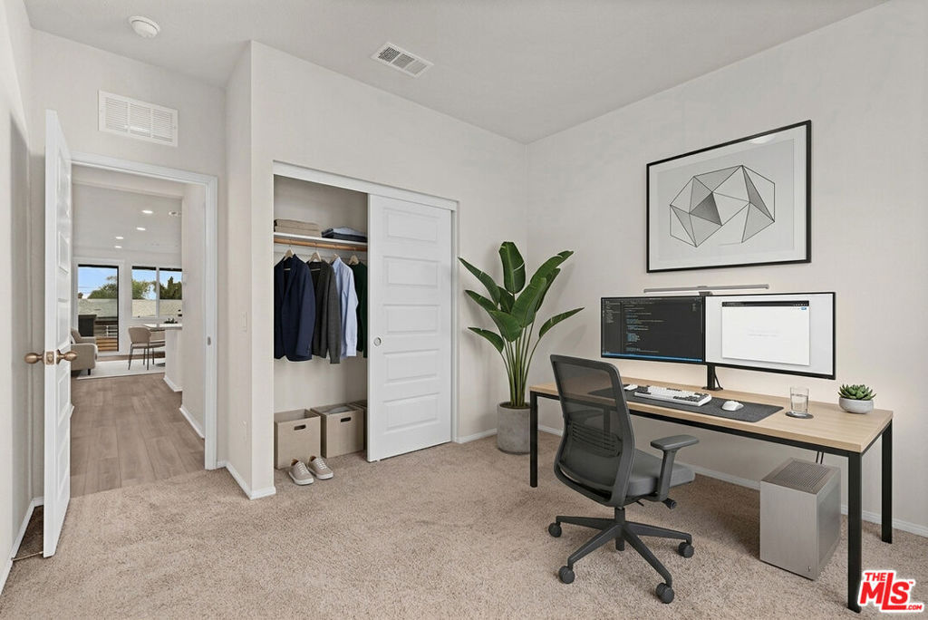 https://media.crmls.org/mediaz/fe029240-aaa9-4a01-b215-686f5552d807.jpg?preset=X-Large