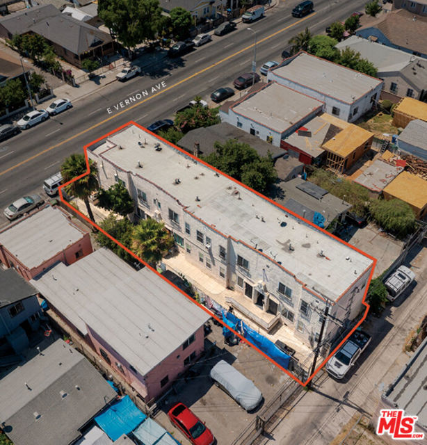 711 E Vernon Avenue, Los Angeles CA: https://media.crmls.org/mediaz/fe02afbb-18ab-4b00-b7d0-7209706ecade.jpg