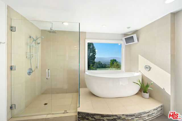 5118 Cerrillos Drive, Woodland Hills CA: https://media.crmls.org/mediaz/fe02c4f6-957b-418c-9fb4-6cfbc6a6cc24.jpg