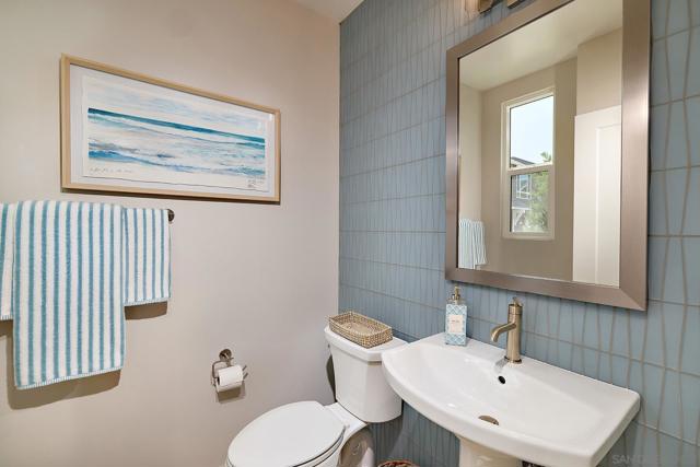 571 N Vulcan Ave, Encinitas CA: https://media.crmls.org/mediaz/fe035faf-0d1e-4280-8ff7-82e1eb97af3e.jpg