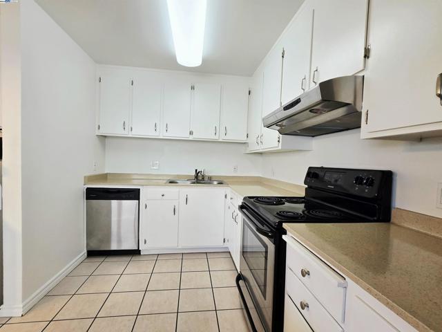 670 Fargo Ave, San Leandro CA: https://media.crmls.org/mediaz/fe03643d-dee9-48d4-8392-cbe4632df00e.jpg