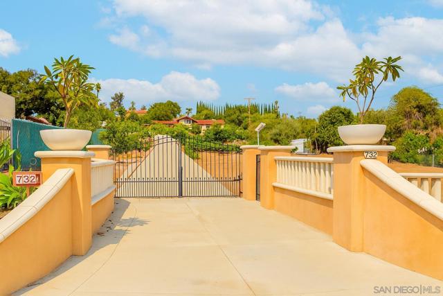 732 Hamilton Lane, Fallbrook CA: https://media.crmls.org/mediaz/fe036558-68c7-4bd0-a5a9-5635b4860f32.jpg