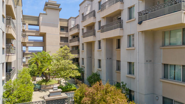 931 E Walnut Street, Pasadena CA: https://media.crmls.org/mediaz/fe03e10e-c09a-4ad0-a4f5-6f3d8863a632.jpg