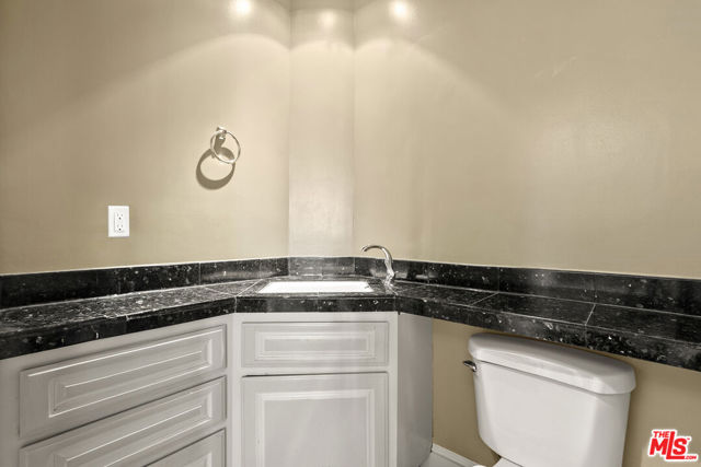 803 N Rexford Drive, Beverly Hills CA: https://media.crmls.org/mediaz/fe03eeab-da83-48aa-9b69-fc22535f7dc7.jpg