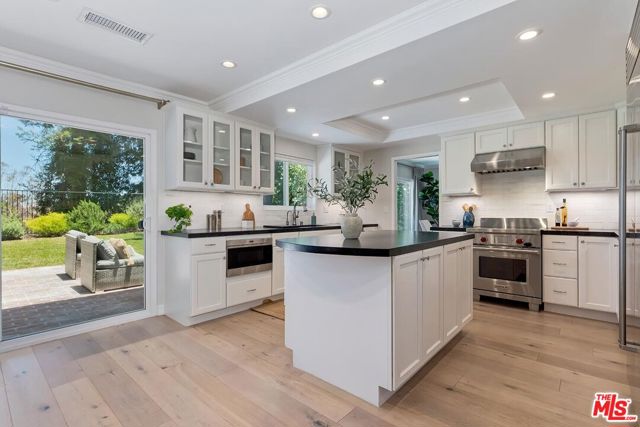 2968 Nicada Drive, Los Angeles CA: https://media.crmls.org/mediaz/fe045526-bfb5-4538-a341-c054820c5e1c.jpg
