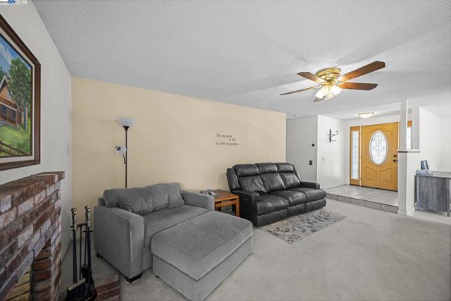 676 Colusa Way, Livermore CA: https://media.crmls.org/mediaz/fe047837-5ee0-4a0a-902f-e1de3647c5ed.jpg