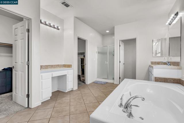 3627 Otter Brook Loop, Discovery Bay CA: https://media.crmls.org/mediaz/fe04aa64-4509-4b23-9d7b-ceeb4b51e055.jpg