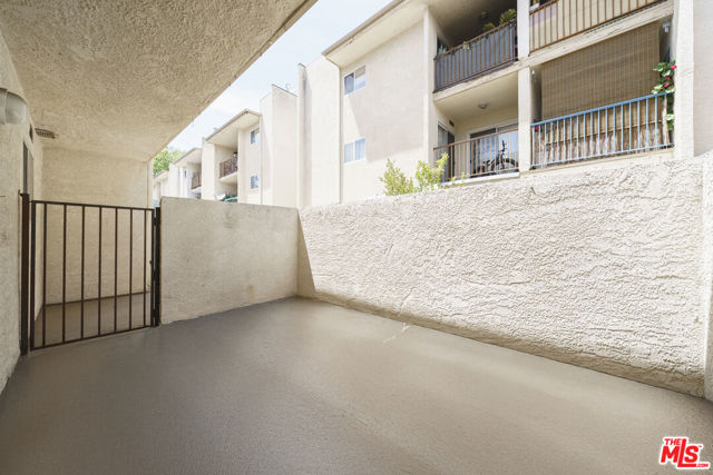 7631 Reseda Boulevard, Reseda CA: https://media.crmls.org/mediaz/fe04ca47-9261-47cb-be2e-3f447259aff3.jpg