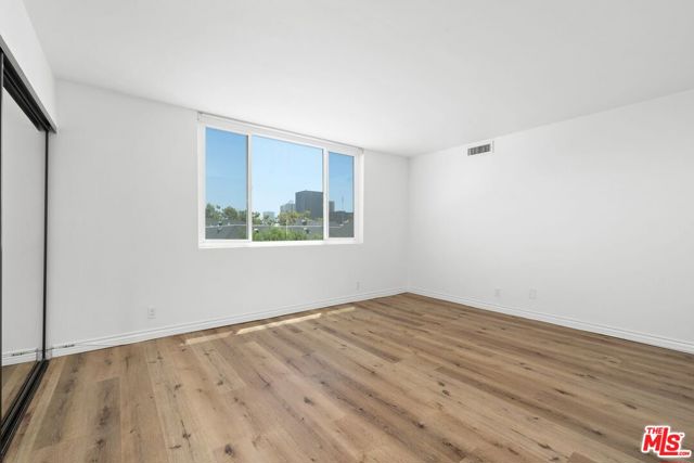 9950 Durant Drive, Beverly Hills CA: https://media.crmls.org/mediaz/fe04ebb6-b4b6-40ac-bce2-9349626208eb.jpg