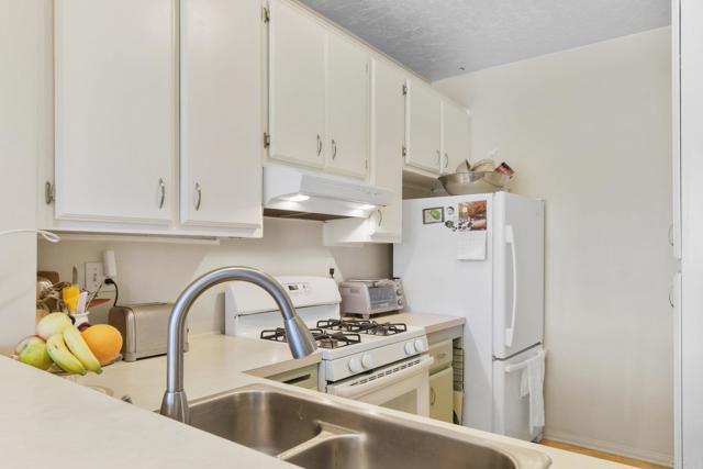 Detail Gallery Image 8 of 23 For 6151 Calle Mariselda #302,  San Diego,  CA 92124 - 2 Beds | 2/1 Baths