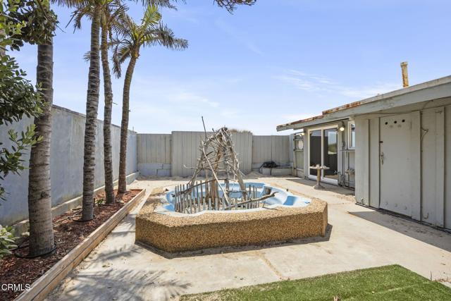 1218 Cornwall Lane, Ventura CA: https://media.crmls.org/mediaz/fe054ead-eb74-4ca5-ad52-7c98f39837fb.jpg