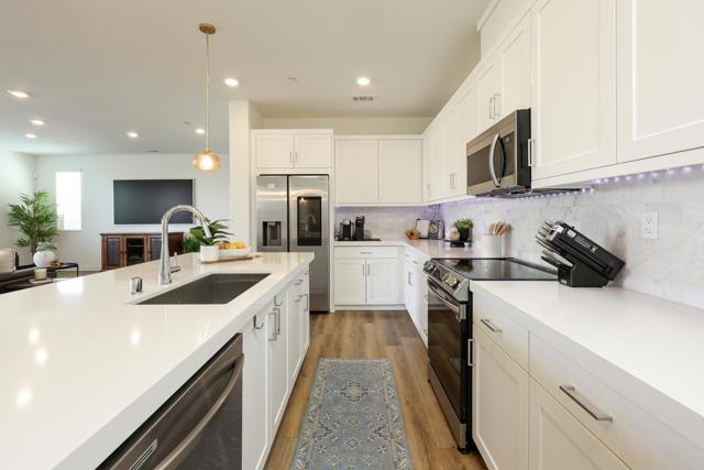 Detail Gallery Image 7 of 50 For 789 Mateo St #2,  Chula Vista,  CA 91911 - 4 Beds | 3 Baths