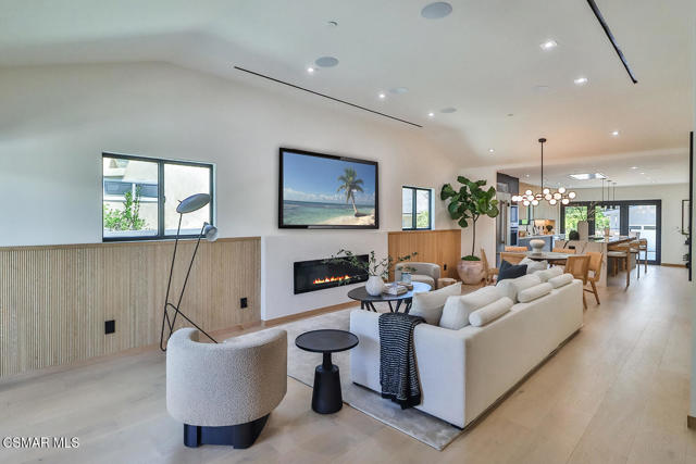 514 W Washington Boulevard, Pasadena CA: https://media.crmls.org/mediaz/fe059a3c-1d34-435f-a8c0-0f33f375804d.jpg