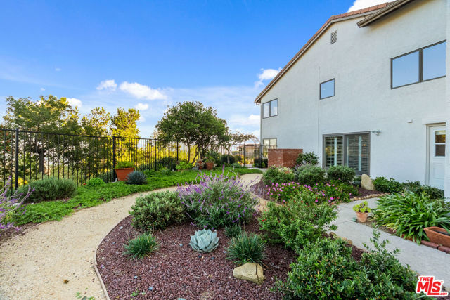 23255 W Paloma Blanca Drive, Malibu CA: https://media.crmls.org/mediaz/fe06021a-32a5-49d6-bde2-ba4482d4adda.jpg
