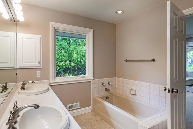 24139 Summerhill Avenue, Los Altos CA: https://media.crmls.org/mediaz/fe063eb2-c259-4478-8ae4-e1628e337f34.jpg