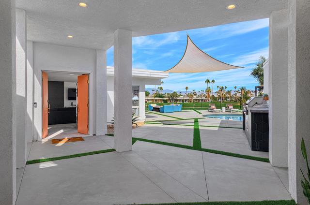 2320 S Via Lazo, Palm Springs CA: https://media.crmls.org/mediaz/fe067f58-9df0-420d-9b5a-80000c90bb21.jpg