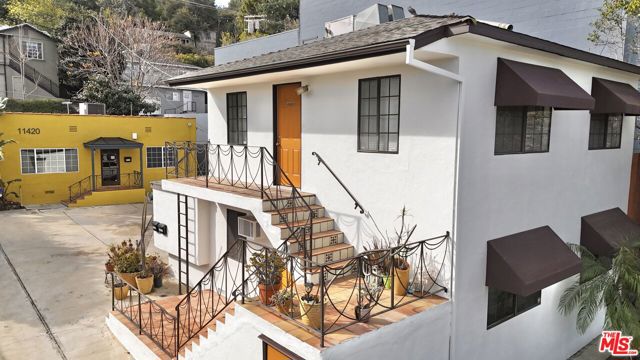 11420 VENTURA Boulevard, Studio City CA: https://media.crmls.org/mediaz/fe06beaa-a034-4030-962f-9b386481d302.jpg