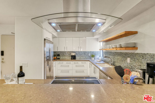 858 12th Street, Santa Monica CA: https://media.crmls.org/mediaz/fe0718a0-67a2-45bf-93ef-2b3aa39bf390.jpg