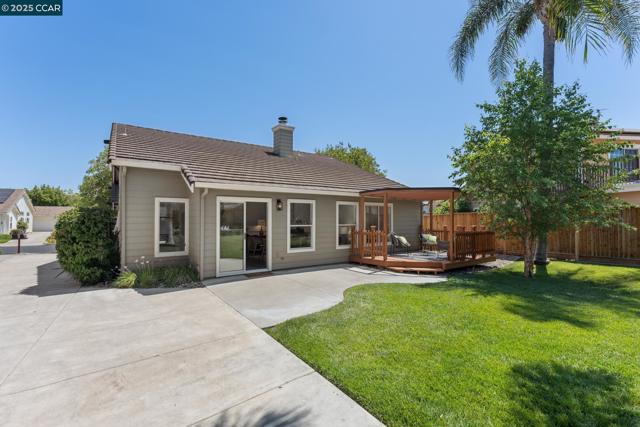 3075 Shiles Loop, Brentwood CA: https://media.crmls.org/mediaz/fe078f5b-b665-42d1-9345-074fd96b5ee1.jpg