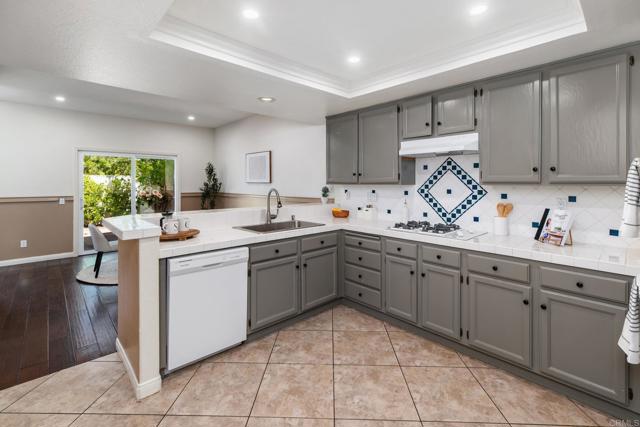 1860 Matin Circle, San Marcos CA: https://media.crmls.org/mediaz/fe07e1a6-8739-415c-b722-5b3c7048f2c7.jpg