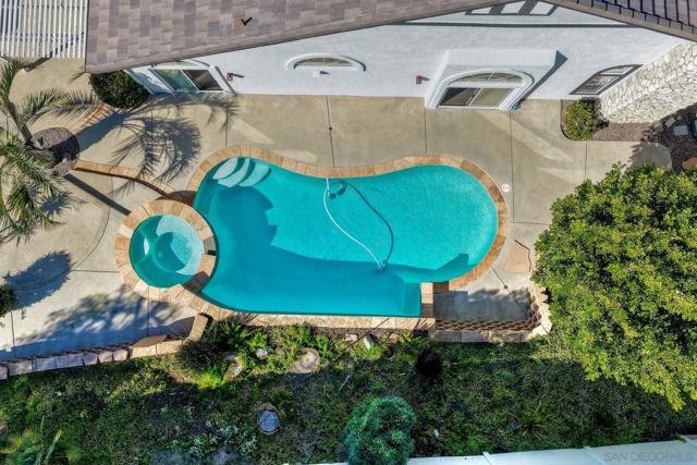 2785 Canyon Oak Pl, Escondido CA: https://media.crmls.org/mediaz/fe07e8ee-e97d-4ad6-bd53-a2a537a04451.jpg