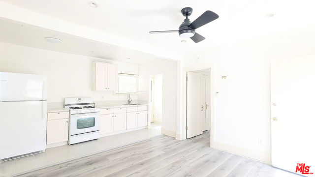 1857 7TH Street, Santa Monica CA: https://media.crmls.org/mediaz/fe082339-1a97-4a3d-8168-95de3c288684.jpg