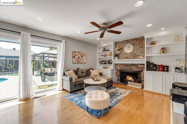Image 11 of 39 For 3342 San Saba Dr