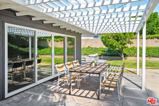 22946 Brenford Street, Woodland Hills CA: https://media.crmls.org/mediaz/fe087e54-133c-4a7b-9133-27cd6fa10024.jpg
