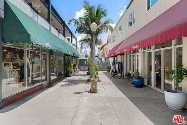 11670 W Sunset Boulevard, Los Angeles CA: https://media.crmls.org/mediaz/fe08a8e5-07d4-45f6-9d32-24b7701b7265.jpg
