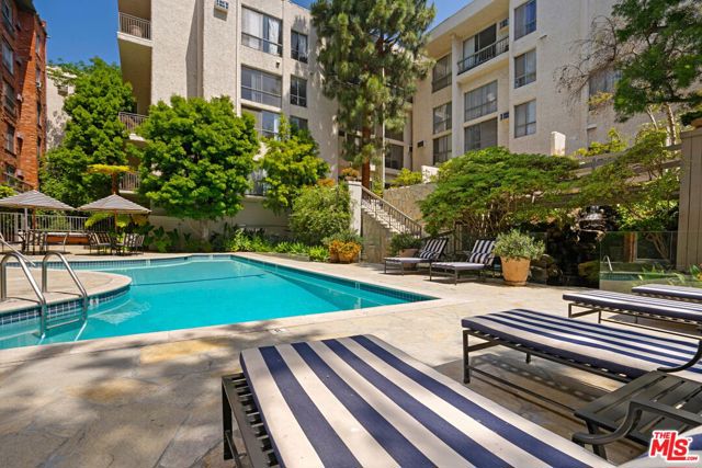 1440 Veteran Avenue, Los Angeles CA: https://media.crmls.org/mediaz/fe08ace4-4af5-4a7e-babc-780207856adc.jpg