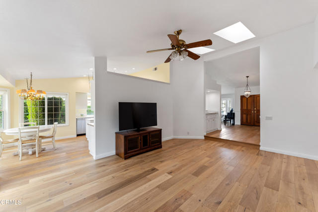 6861 Aviano Drive, Camarillo CA: https://media.crmls.org/mediaz/fe08b5b4-6433-4772-ab20-e211969b475a.jpg