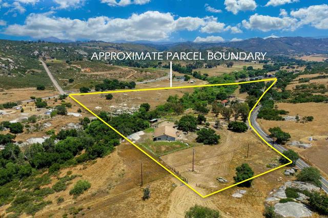 1250 E Old Julian Highway, Ramona CA: https://media.crmls.org/mediaz/fe09729a-eb7d-4388-bcef-8220a2eba717.jpg