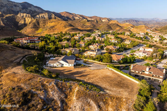 4221 Goldstone Lane, Simi Valley CA: https://media.crmls.org/mediaz/fe098bd4-91ca-43c2-b7fc-a677e1f6fe10.jpg