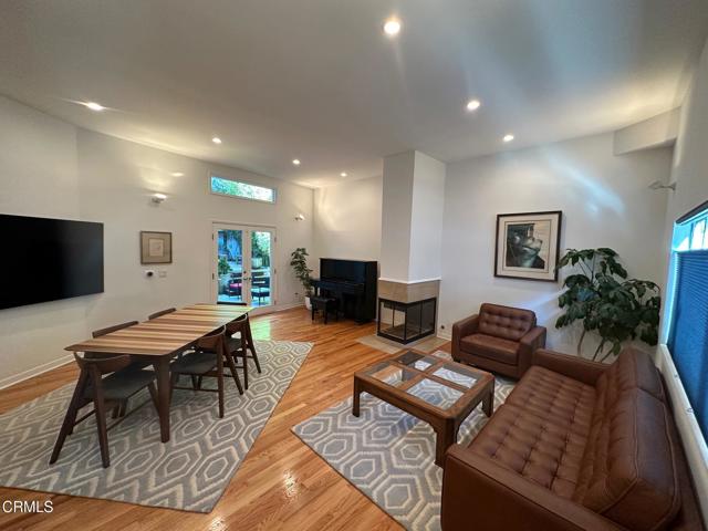 3551 Dixie Canyon Place, Los Angeles CA: https://media.crmls.org/mediaz/fe0a1b7b-dba4-4156-a2f6-5d2018058e25.jpg