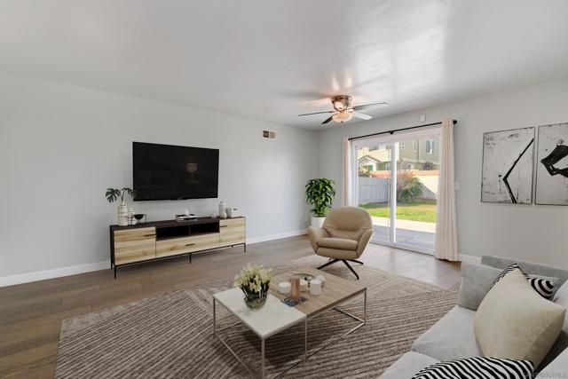 554 7Th St, Imperial Beach CA: https://media.crmls.org/mediaz/fe0aeaa3-1e65-46c2-88ad-d7b098c8679d.jpg