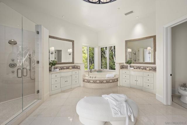 5980 Rancho Diegueno, Rancho Santa Fe CA: https://media.crmls.org/mediaz/fe0b49f6-316f-4fca-bbe5-56856a725444.jpg
