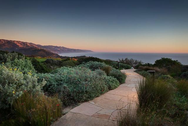 46400 Clear Ridge Road, Big Sur CA: https://media.crmls.org/mediaz/fe0b8e96-c023-4f7f-9496-3cad3108ece4.jpg