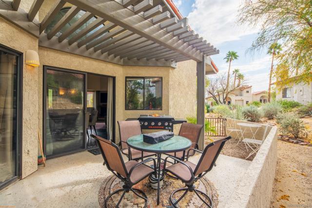 1620 Las Casitas Dr, Borrego Springs CA: https://media.crmls.org/mediaz/fe0c0f15-3992-4f14-8e48-36ae4eed781b.jpg