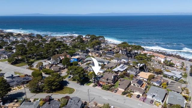 1022 Del Monte Boulevard, Pacific Grove CA: https://media.crmls.org/mediaz/fe0d7cce-9676-4307-bc5b-b76048ea609a.jpg