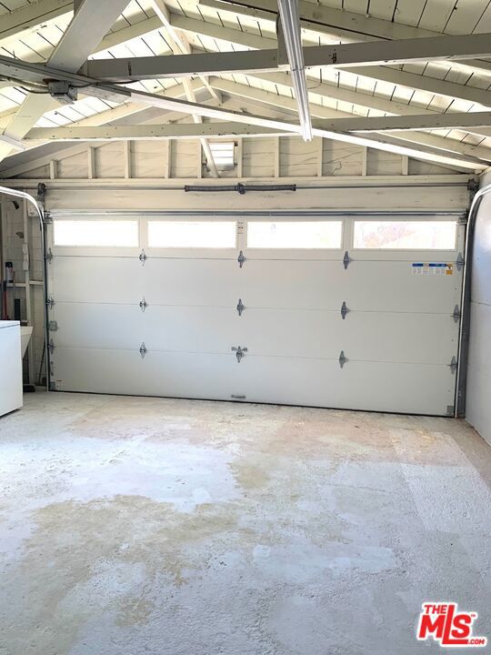 3125 Stanford Avenue, Venice CA: https://media.crmls.org/mediaz/fe0ea997-4e0e-488d-b54f-a69f16234b53.jpg