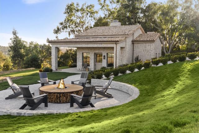 17845 Via de Fortuna, Rancho Santa Fe CA: https://media.crmls.org/mediaz/fe101623-900c-4ef1-90e2-877b6616956e.jpg